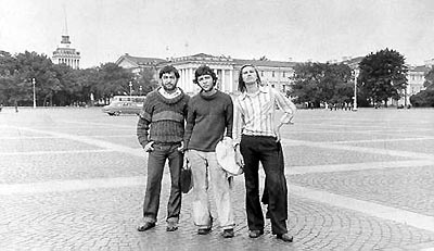 Евгений Шешолин, Артем Тасалов и Мирослав Андреев на Сенатской площади, 1979